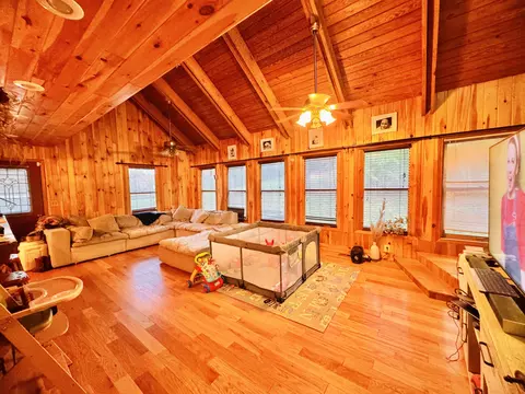 Living - 2700 Dal Rd, Williamsburg, KY 40769 photo 4 of 4