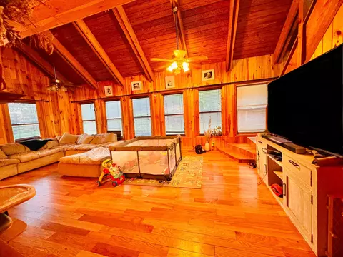 Living - 2700 Dal Rd, Williamsburg, KY 40769 photo 1 of 4
