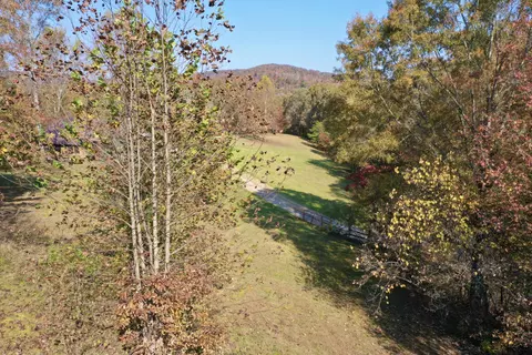 Exterior - 2700 Dal Rd, Williamsburg, KY 40769 photo 5 of 7