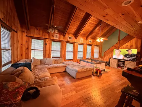 Living - 2700 Dal Rd, Williamsburg, KY 40769 photo 2 of 4
