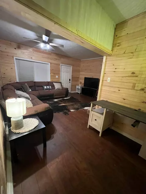 Living - 26 Rio St, Loyall, KY 40854 photo 3 of 4