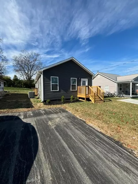 424 Cardwell Ave, Harrodsburg, KY 40330