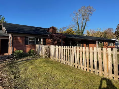 109 Hollywood Dr, Middlesboro, KY 40965 photo 2