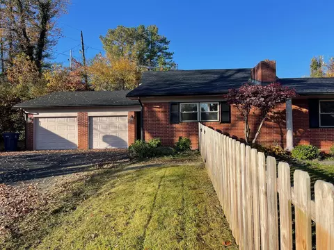 109 Hollywood Dr, Middlesboro, KY 40965 photo 3