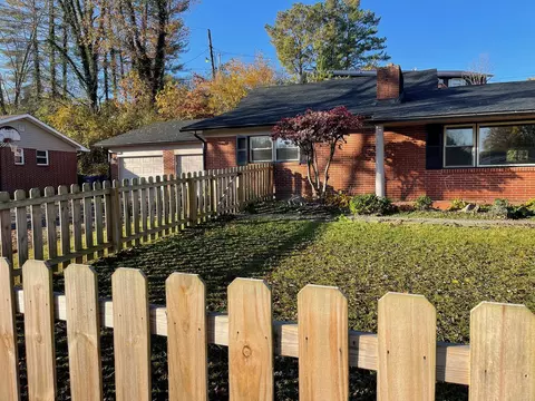 109 Hollywood Dr, Middlesboro, KY 40965 photo 9