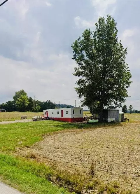 201 Burtonville Rd, Tollesboro, KY 41189