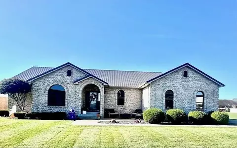 1140 Crestwood Dr, Prestonsburg, KY 41653