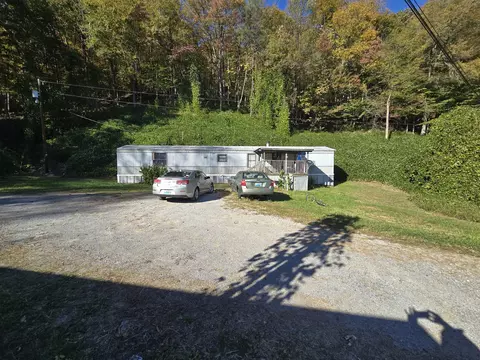 7756 Us 119, Wallins Creek, KY 40873