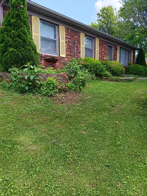 222 Holiday Rd, Winchester, KY 40391