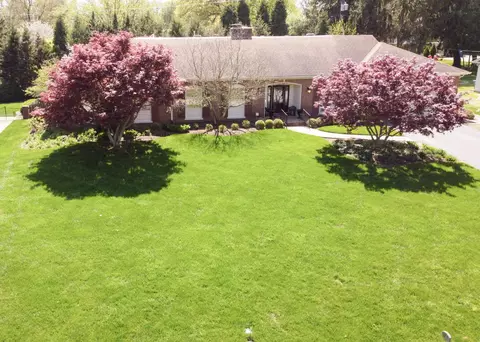 628 Raintree Rd, Lexington, KY 40502
