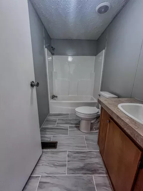 Bath - 53 Cecilia Dr, Corbin, KY 40701 photo 5 of 6