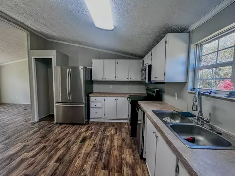 Kitchen - 53 Cecilia Dr, Corbin, KY 40701 photo 4 of 4
