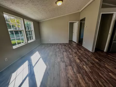 Living - 53 Cecilia Dr, Corbin, KY 40701 photo 1 of 2