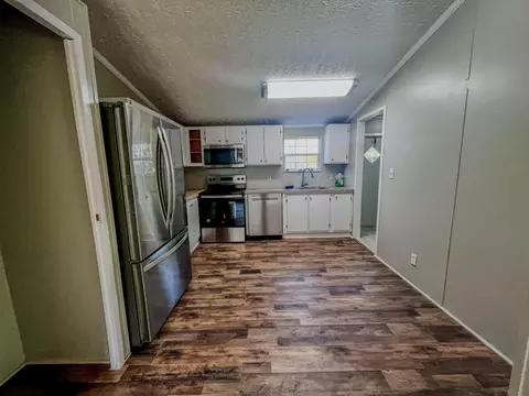 Kitchen - 53 Cecilia Dr, Corbin, KY 40701 photo 3 of 4