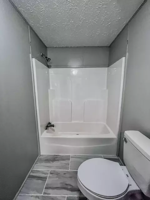 Bath - 53 Cecilia Dr, Corbin, KY 40701 photo 6 of 6