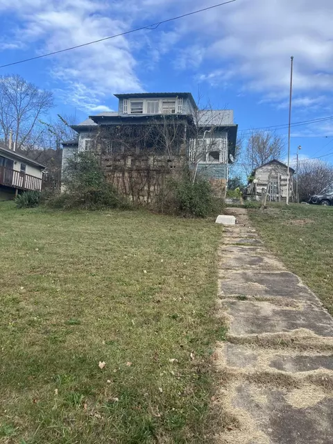 239 Railroad Ave, Manchester, KY 40962