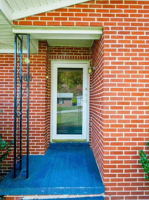 47 Mckenzie Addition, Van Lear, KY 41265 photo 5