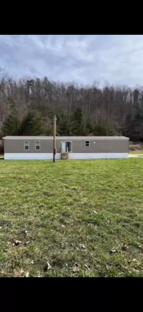 4895 Campton Baptist Rd, Campton, KY 41301