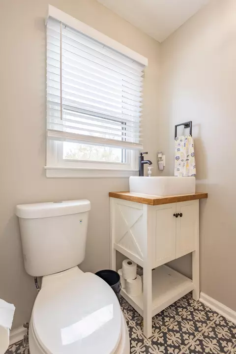 Bath - 3374 Snaffle Rd, Lexington, KY 40513 photo 1 of 4