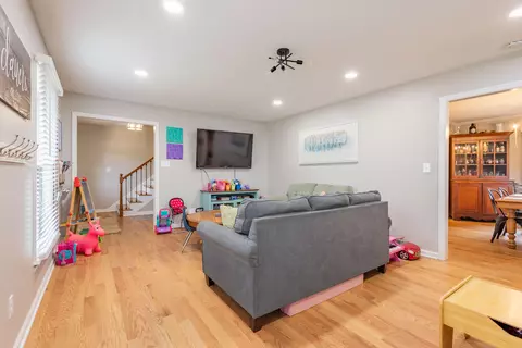 Living - 3374 Snaffle Rd, Lexington, KY 40513 photo 2 of 6