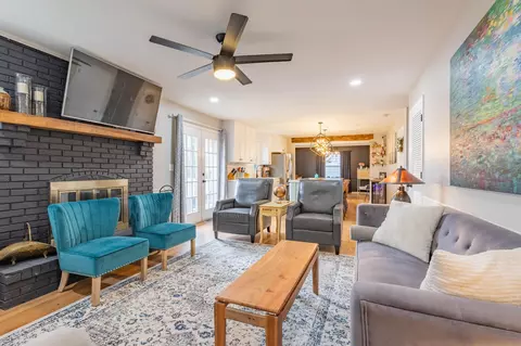 Living - 3374 Snaffle Rd, Lexington, KY 40513 photo 5 of 6