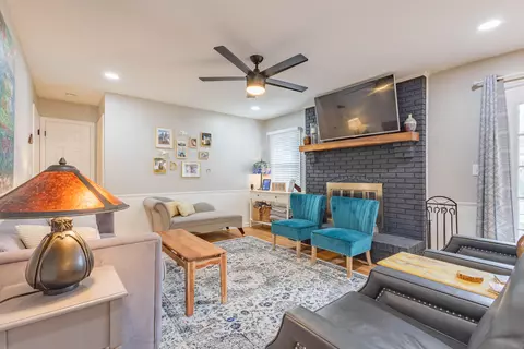 Living - 3374 Snaffle Rd, Lexington, KY 40513 photo 4 of 6