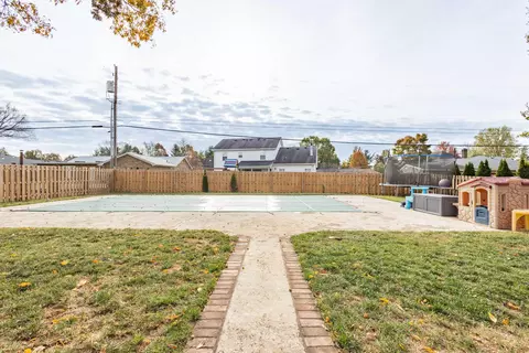 Exterior - 3374 Snaffle Rd, Lexington, KY 40513 photo 6 of 13
