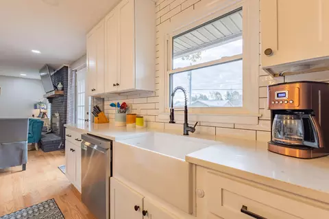 Kitchen - 3374 Snaffle Rd, Lexington, KY 40513 photo 5 of 6