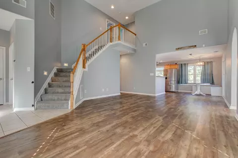 Living - 101 Summit Dr, Georgetown, KY 40324 photo 1 of 7