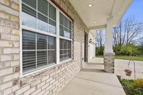 Exterior - 195 Pleasant View Dr, Georgetown, KY 40324 photo 3 of 5