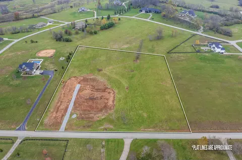 311 Cave Run Cir, Versailles, KY 40383