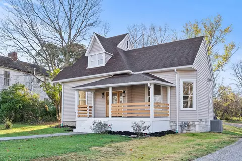 312 E Woodford St, Lawrenceburg, KY 40342