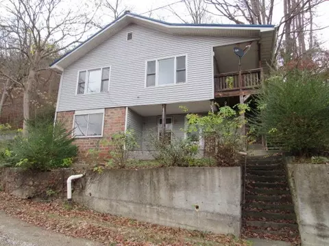 241 Combs St, Hazard, KY 41701