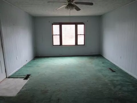 Living - 241 Combs St, Hazard, KY 41701 photo 1 of 2