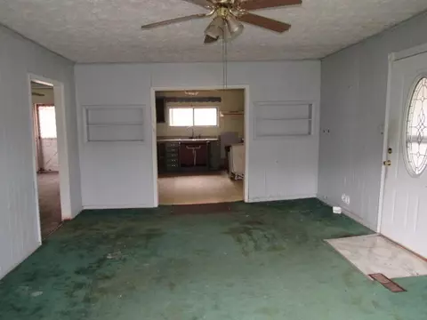 Living - 241 Combs St, Hazard, KY 41701 photo 2 of 2
