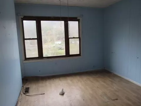 Bedroom - 241 Combs St, Hazard, KY 41701 photo 3 of 4