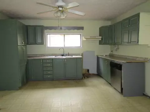 Kitchen - 241 Combs St, Hazard, KY 41701 photo 2 of 2