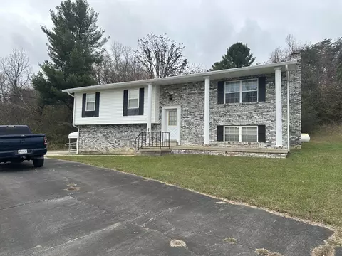 4 W 92, Stearns, KY 42647