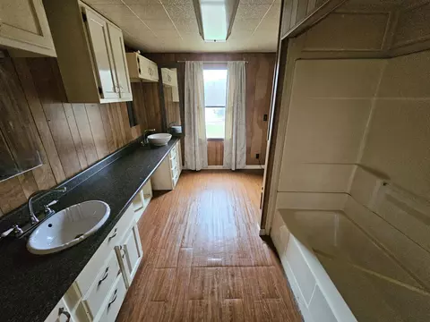 Bath - 49 Davenport Ln, Lily, KY 40740 photo 1 of 2