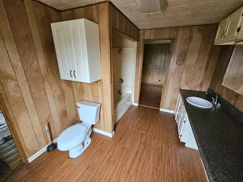 Bath - 49 Davenport Ln, Lily, KY 40740 photo 2 of 2