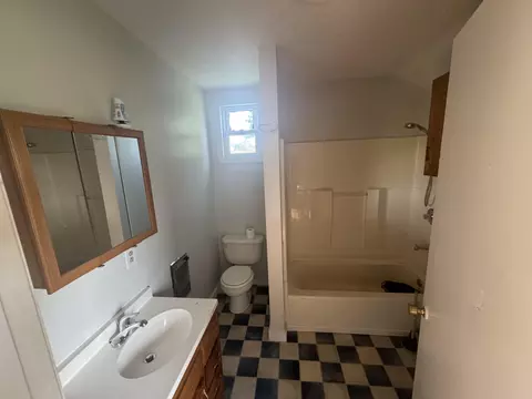 Bath - 22 Hughes Fork Rd, Mckee, KY 40447 photo 1 of 1