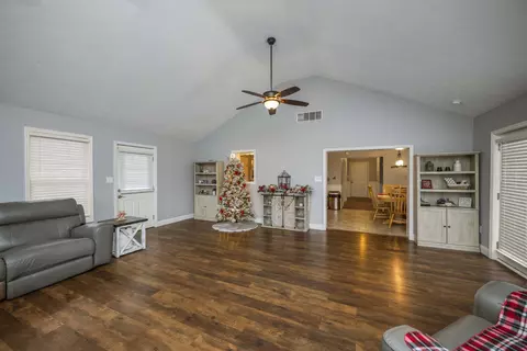210 Bryon Ave, Berea, KY 40403 photo 4