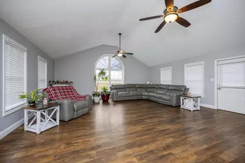 210 Bryon Ave, Berea, KY 40403 photo 3
