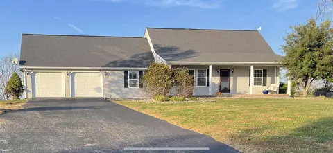 136 Bright Leaf Dr, Lancaster, KY 40444 photo 1
