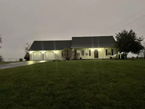 136 Bright Leaf Dr, Lancaster, KY 40444 photo 2