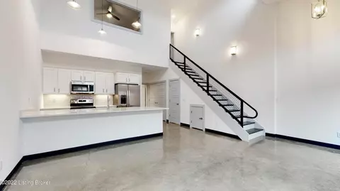 600 Burnett Rdg Pl, Louisville, KY 40243