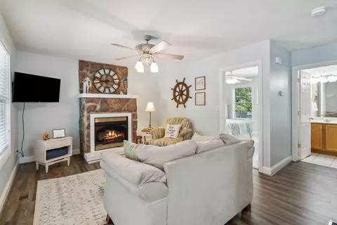 Living - 318 Enchanted Forest Way, Burnside, KY 42519 photo 2 of 5