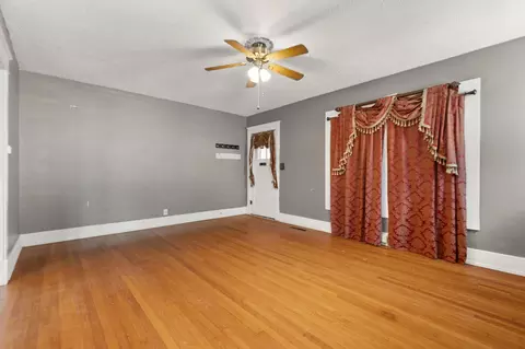 Living - 703 W 5th St, Corbin, KY 40701 photo 3 of 7