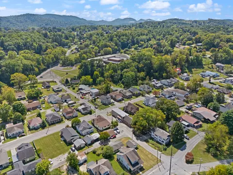 View/Area - 703 W 5th St, Corbin, KY 40701 photo 9 of 13