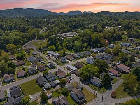 View/Area - 703 W 5th St, Corbin, KY 40701 photo 10 of 13